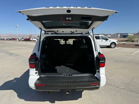 Certified 2025 Toyota 4Runner SR5 AWD/4WD image 34