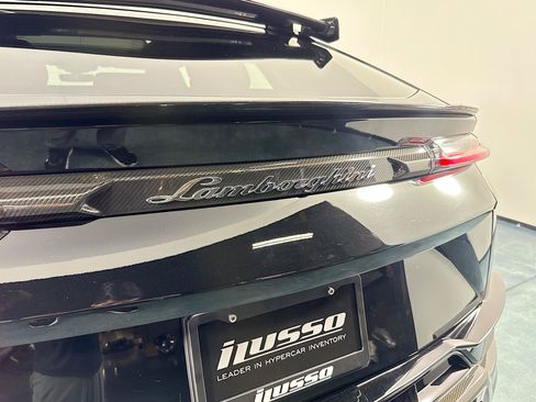 Used 2023 Lamborghini Urus Performante AWD/4WD image 47