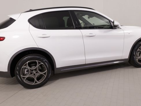 Used 2023 Alfa Romeo Stelvio Ti image 10