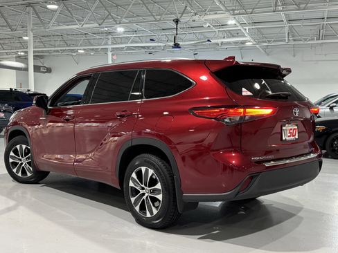 Used 2020 Toyota Highlander XLE image 17