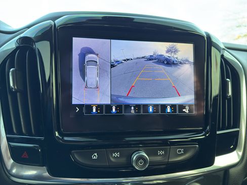 Used 2020 Chevrolet Traverse RS image 19
