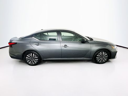 Used 2025 Nissan Altima 2.5 SV image 10