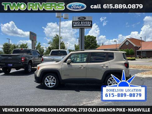 Used 2015 Jeep Renegade Latitude w/ Cold Weather Group FWD image 37
