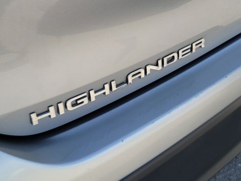 Used 2021 Toyota Highlander XLE FWD image 31