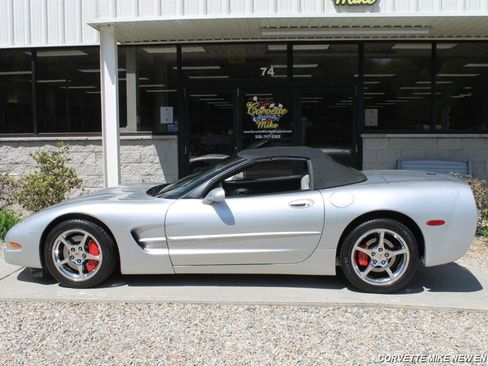 Used 2002 Chevrolet Corvette Convertible w/ Preferred Equipment Group2 image 5