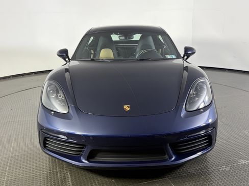 Used 2018 Porsche 718 Cayman RWD image 2