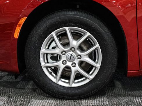 Used 2025 Chrysler Pacifica Select FWD image 18