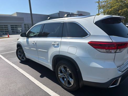 Used 2019 Toyota Highlander Limited Platinum AWD/4WD image 10