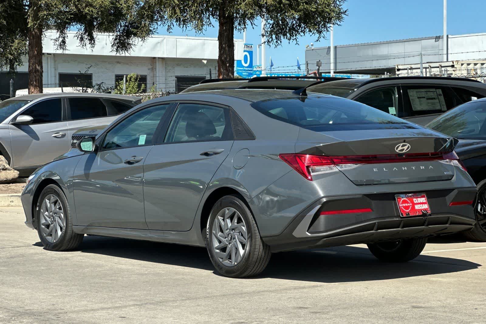Used 2026 Hyundai Elantra Hybrid FWD image 7