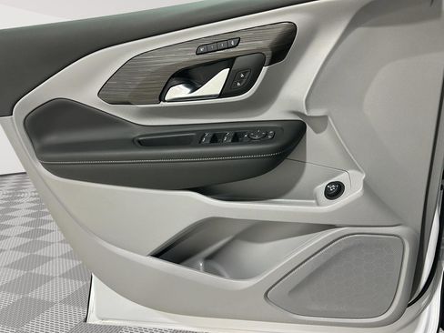 Used 2024 GMC Terrain SLT w/ Tech Package image 19