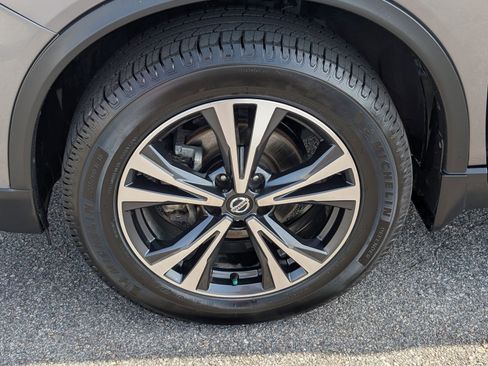 Used 2019 Nissan Rogue SV w/ Sun & Sound Touring Package AWD/4WD image 13