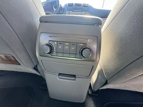 Used 2012 Toyota Highlander FWD image 32