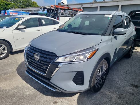Used 2022 Nissan Kicks SV FWD image 6