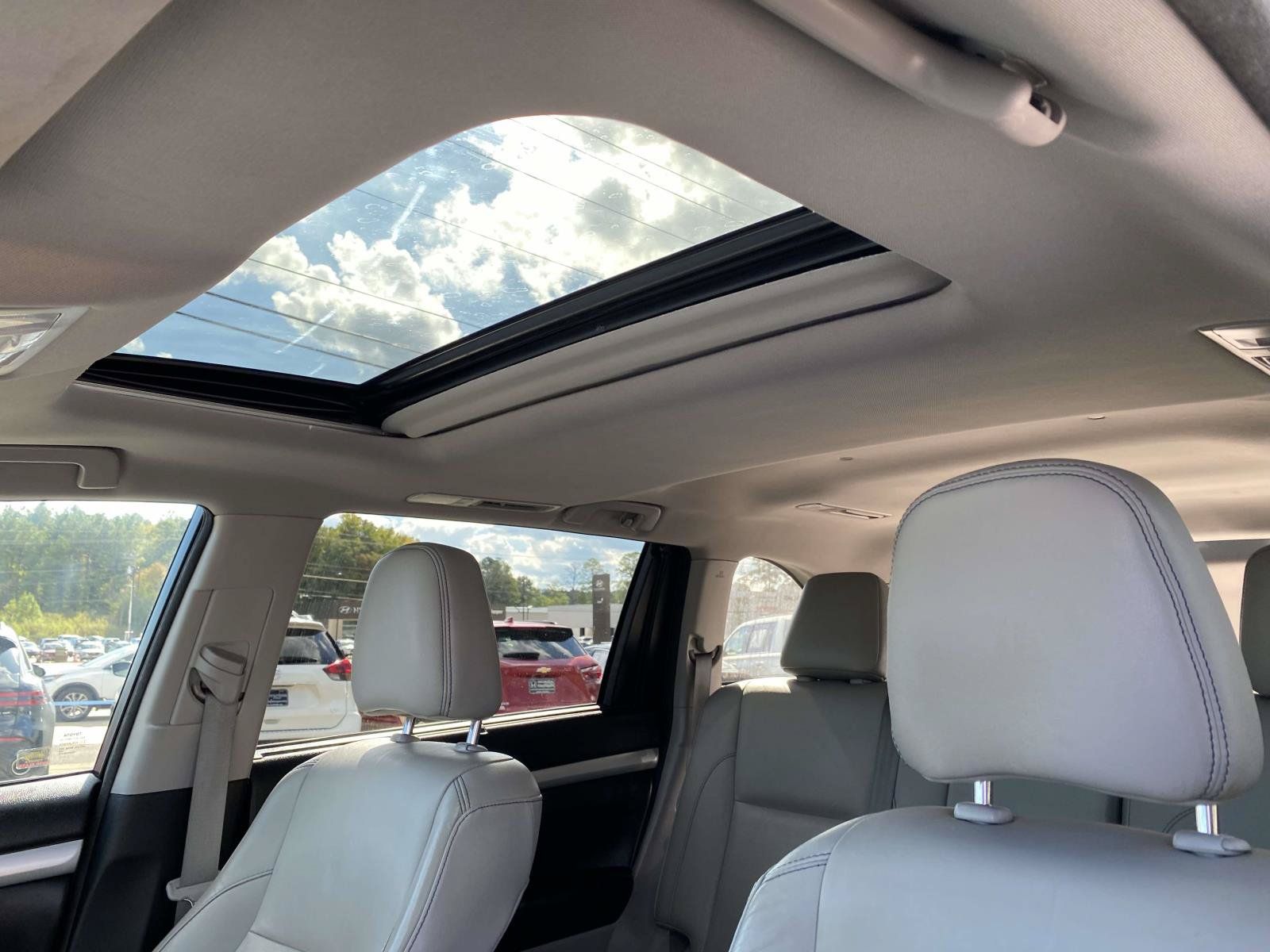 Used 2017 Toyota Highlander XLE FWD image 14