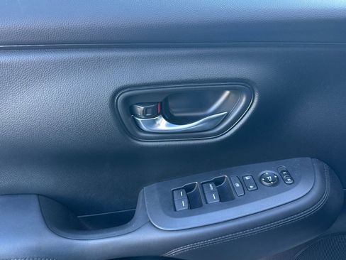 Used 2023 Honda HR-V LX image 12