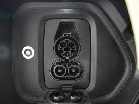 Used 2025 Rivian R1S Adventure AWD/4WD image 10