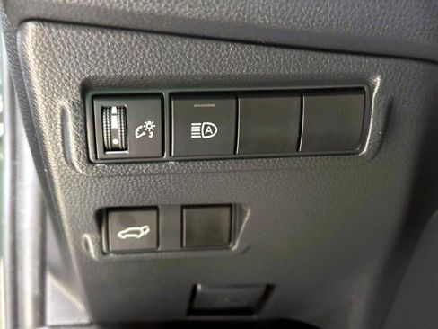 Used 2023 Toyota Corolla Cross XLE w/ Convenience Package AWD/4WD image 18