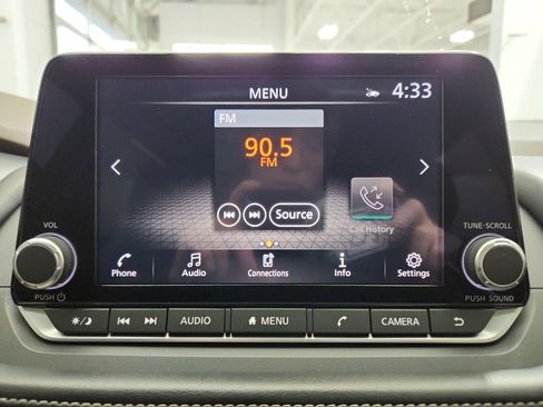 Used 2023 Nissan Rogue SV w/ SV Premium B Package image 15