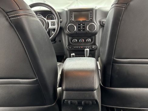 Used 2018 Jeep Wrangler Unlimited Sport image 39