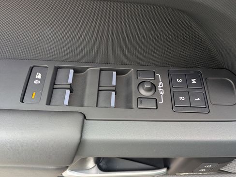 Certified 2024 Land Rover Defender 110 X-Dynamic SE image 22