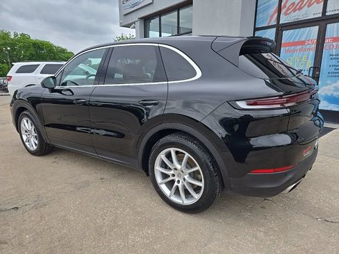Used 2024 Porsche Cayenne w/ Premium Package AWD/4WD image 7
