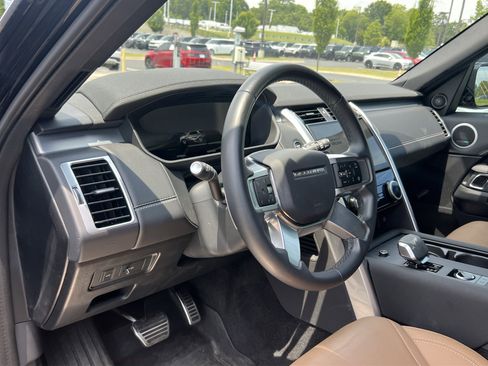 Used 2025 Land Rover Discovery Dynamic SE AWD/4WD image 20