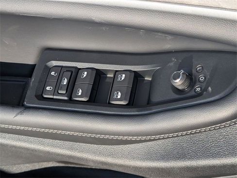 New 2025 Jeep Grand Cherokee Limited w/ Luxury Tech Group II image 16