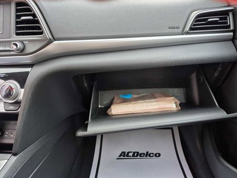 Used 2019 Hyundai Elantra SE w/ Cargo Package image 23