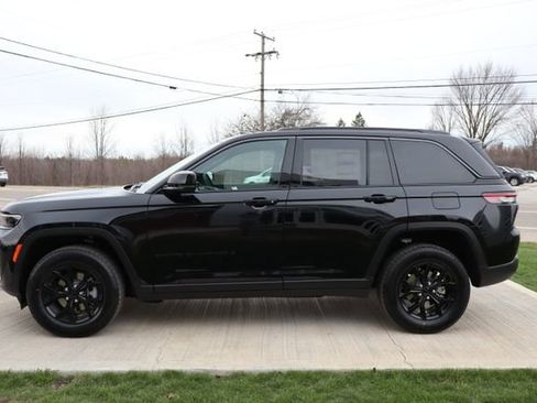 New 2026 Jeep Grand Cherokee Altitude AWD/4WD image 31
