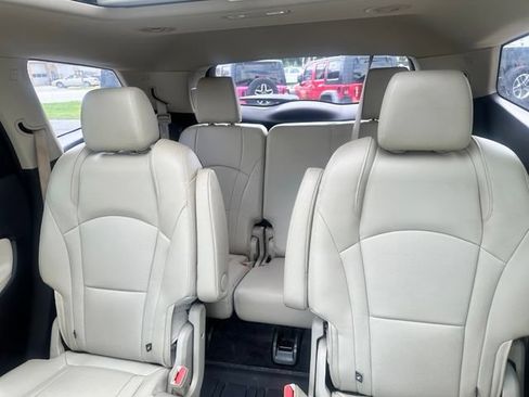 Used 2020 Buick Enclave Premium w/ Sun and Sites Package AWD/4WD image 28