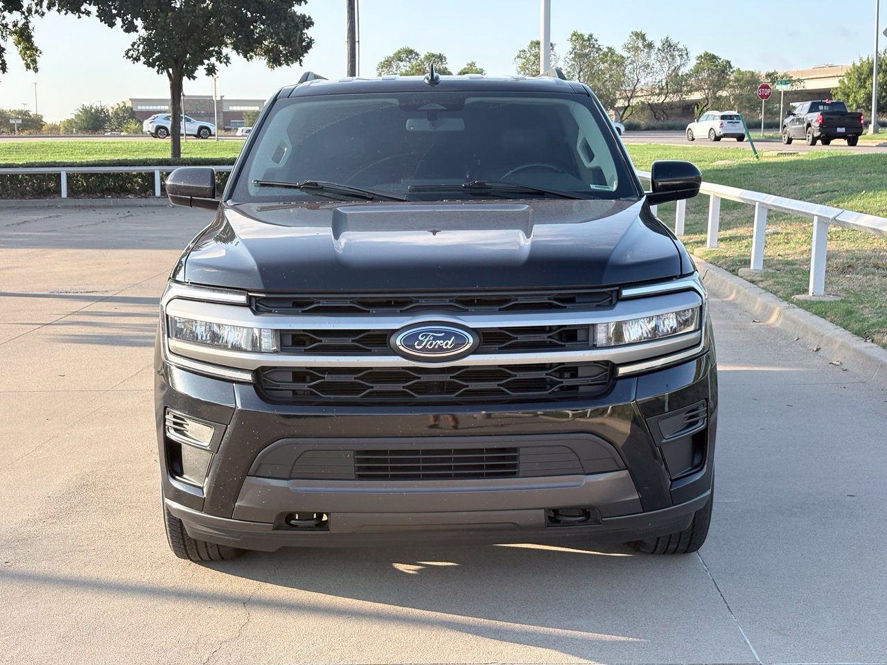 Used 2023 Ford Expedition Max XLT AWD/4WD image 2