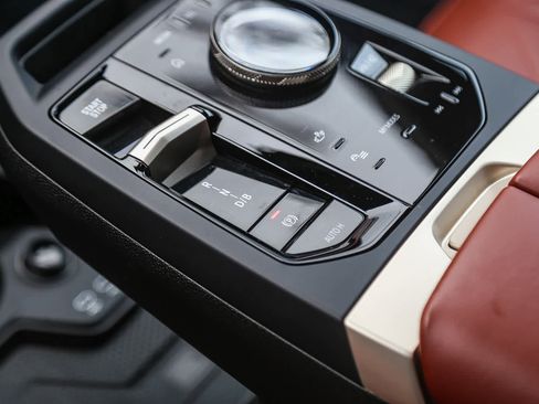 Used 2025 BMW iX xDrive50 w/ Premium Package image 15