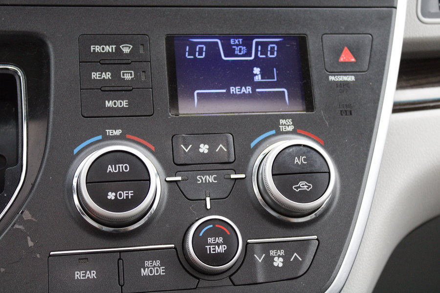 Used 2016 Toyota Sienna XLE FWD image 21