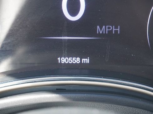 Used 2015 Jeep Grand Cherokee Limited w/ Luxury Group II image 17