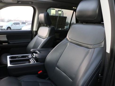 Used 2025 Ford Expedition Active image 19