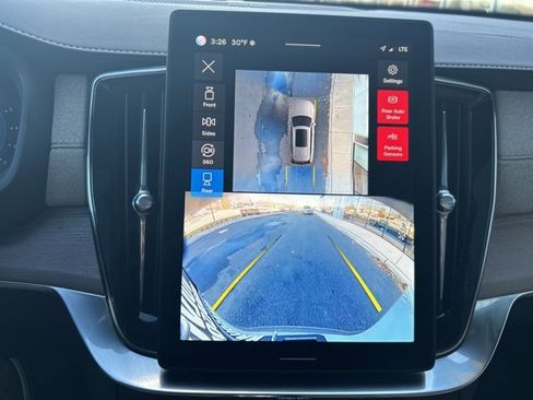 Used 2025 Volvo XC90 B5 Plus image 21