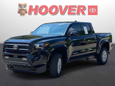 Used 2025 Toyota Tacoma SR5 RWD image 5
