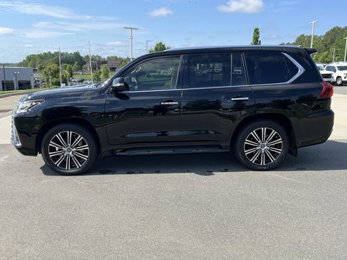 Used 2021 Lexus LX 570 4WD w/ Luxury Package image 6
