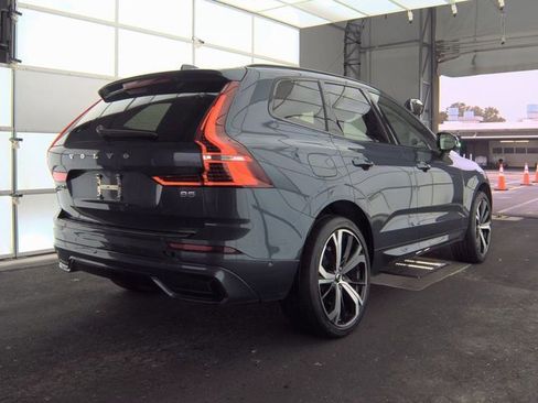 Used 2023 Volvo XC60 B5 Ultimate w/ Protection Package Premier image 2