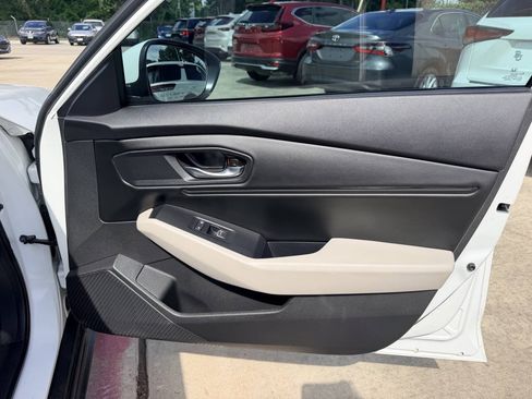 Used 2024 Honda Accord EX image 19