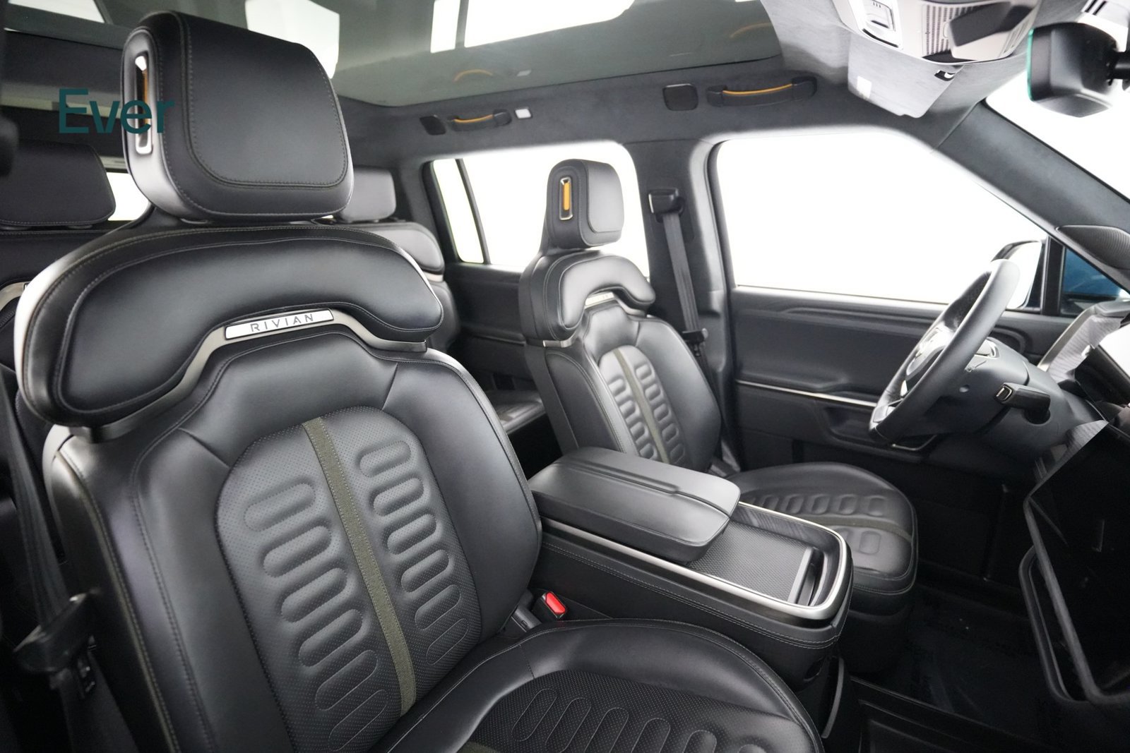 Used 2024 Rivian R1S Adventure Dual AWD/4WD image 23