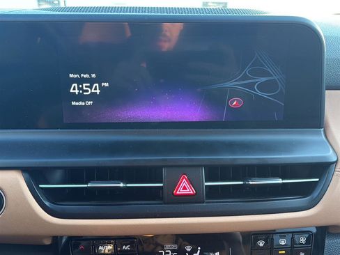 Used 2024 Kia Seltos EX image 19