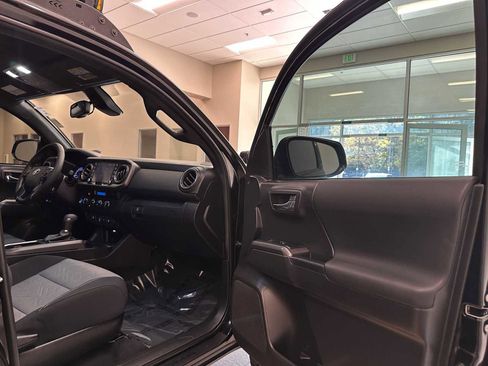 Used 2023 Toyota Tacoma TRD Sport image 27