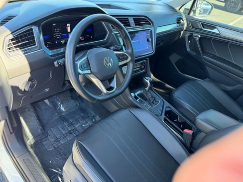 Used 2022 Volkswagen Tiguan SE image 17