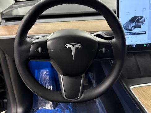 Used 2021 Tesla Model Y Long Range image 6