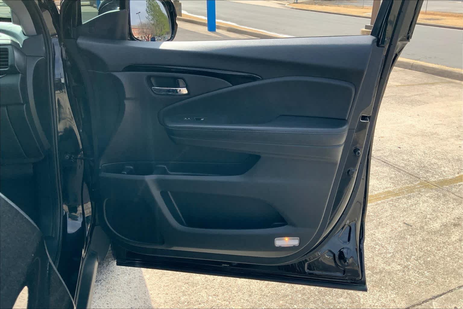 Used 2017 Honda Pilot Elite image 22