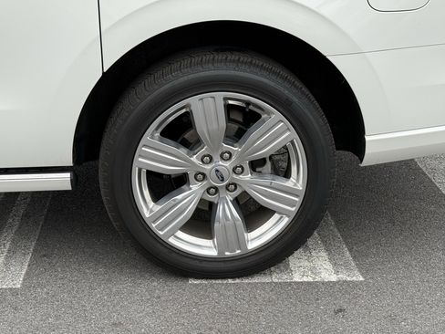 Used 2024 Ford Expedition Max Platinum image 10