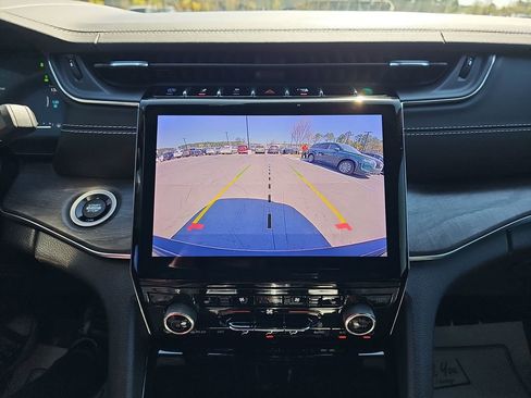 Used 2022 Jeep Grand Cherokee Overland w/ Luxury Tech Group IV image 27