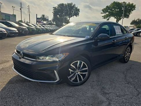Used 2025 Volkswagen Jetta SE FWD image 28