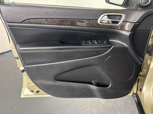 Used 2012 Jeep Grand Cherokee Laredo image 10